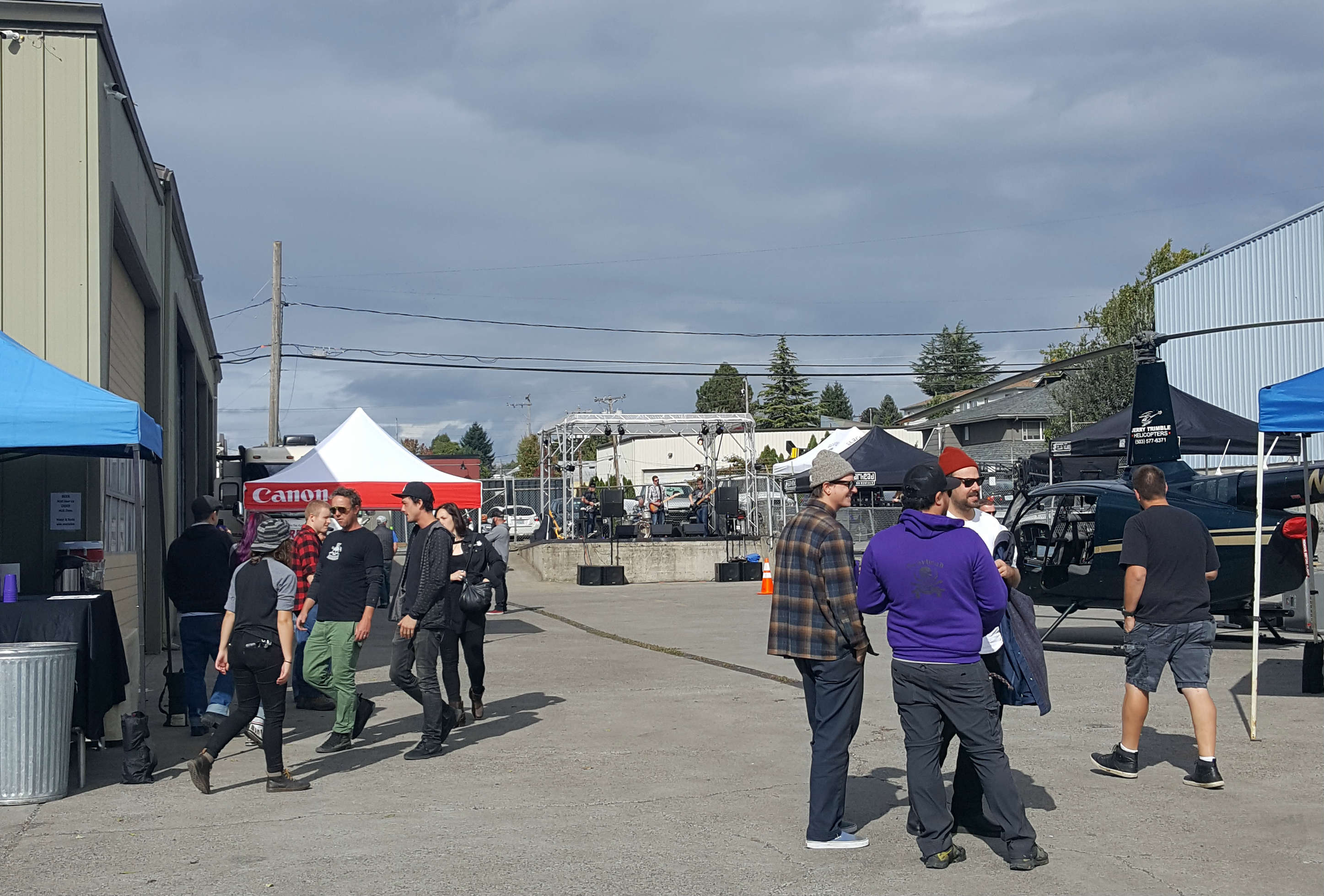 Visitors outside at Gearhead MiniGear Expo